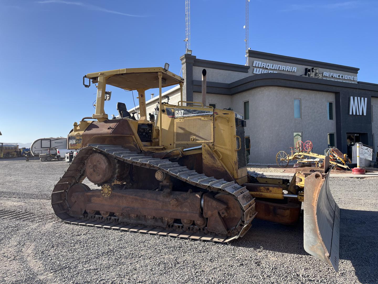 CATERPILLAR D6N